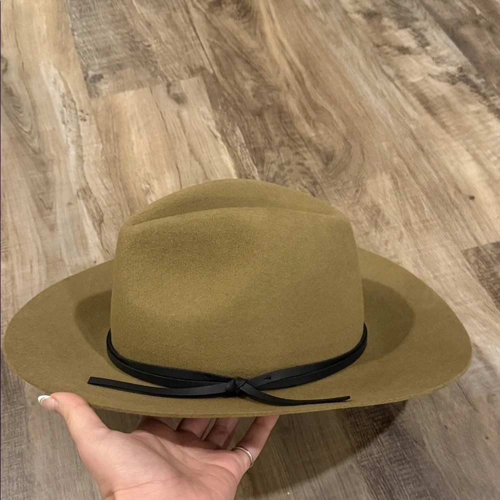 Classic Wide Brim Felt Hat - Tan with Black Band